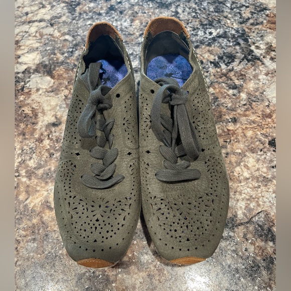 Women’s OTBT shoes - Picture 2 of 7